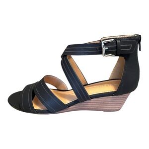 NWOT / box Report black wedge shoes Magnus model